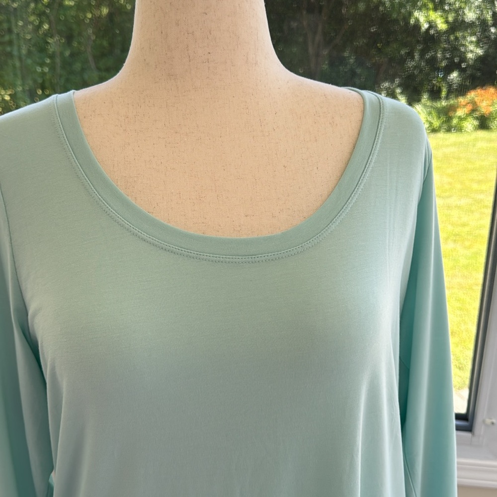 ATHLETA STRATUS TOP in leaf green. Size L - Picture 6 of 6